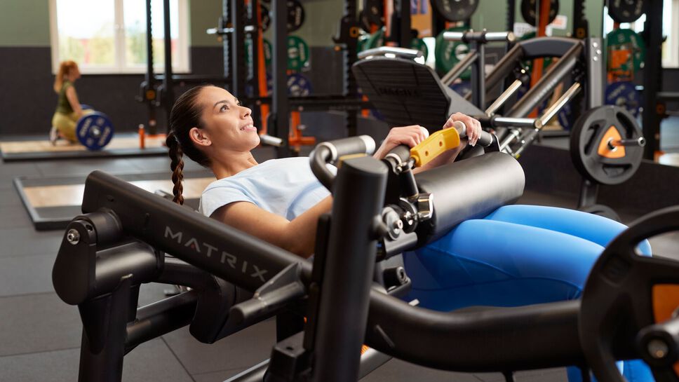 Hip thrust technique for effective glute training - photo 1.1